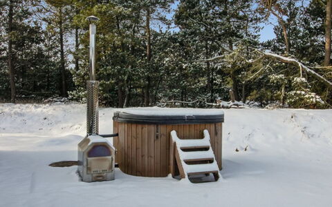 Nael - 1.6Km from the Sea: Hout, Huis, Meubilair, Plafond, Verblijf, Woonkamer, Hardwood, Stoel, Houten Vloer