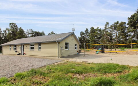 Nael - 1.6Km from the Sea: Gebouw, Huis, Huis, Dak, Siding, Verblijf, Land Lot, Plain, Landelijk Gebied, Oprit