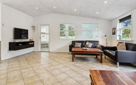 Nael - 1.6Km from the Sea: Interieur Ontwerp, Flooring, Plafond, Verdieping, Hout, Meubilair, Kamer, Bankstel, Houten Vloer, Woonkamer