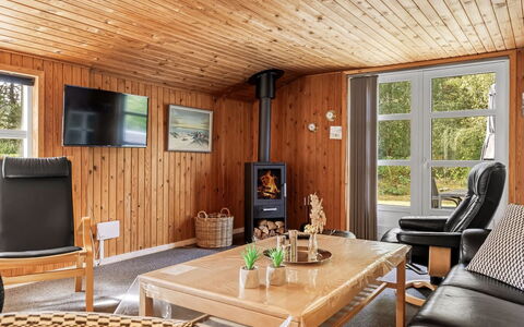 Troen - 3.8Km from the Sea: Meubilair, Flooring, Interieur Ontwerp, Hout, Verdieping, Plafond, Stoel, Kamer, Woonkamer, Houten Vloer