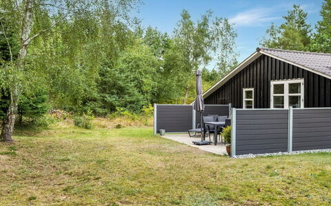 Troen - 3.8Km from the Sea: Hout, Siding, Huis, Verblijf, Tuin, Groundcover, Garden Gebouwen, Backyard, Werf, Gazon