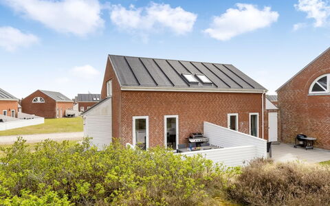 Aswith - 2.3Km from the Sea: Meubilair, Hout, Interieur Ontwerp, Flooring, Verdieping, Stoel, Kamer, Plafond, Woonkamer, Appartement