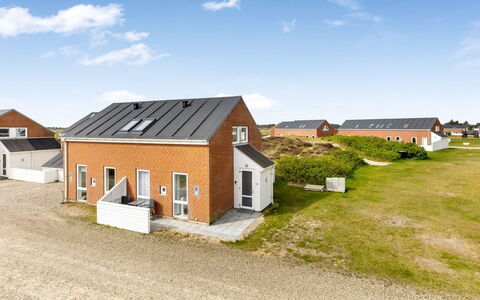 Aswith - 2.3Km from the Sea: Meubilair, Hout, Interieur Ontwerp, Flooring, Verdieping, Stoel, Kamer, Plafond, Woonkamer, Appartement