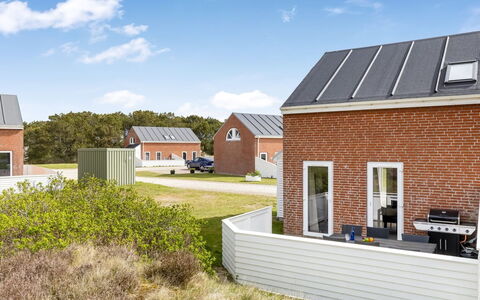 Aswith - 2.3Km from the Sea: Meubilair, Hout, Interieur Ontwerp, Flooring, Verdieping, Stoel, Kamer, Plafond, Woonkamer, Appartement