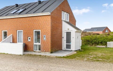 Aswith - 2.3Km from the Sea: Meubilair, Hout, Interieur Ontwerp, Flooring, Verdieping, Stoel, Kamer, Plafond, Woonkamer, Appartement