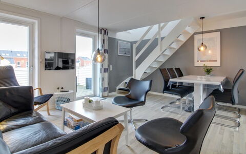 Raine - 2.3Km from the Sea: Appartement, Schaduw, Balkon, Stoel, Hek, Buitenmeubels, Aluminium, Kunstgras
