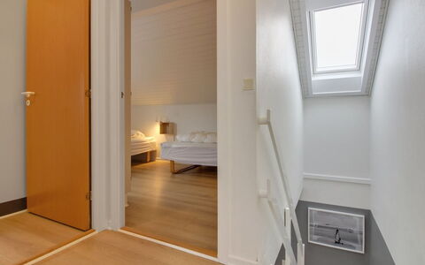 Raine - 2.3Km from the Sea: Appartement, Schaduw, Balkon, Stoel, Hek, Buitenmeubels, Aluminium, Kunstgras