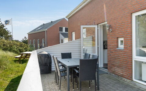 Byriel - 2.3Km from the Sea: Gebouw, Huis, Venster, Huis, Dak, Woongebied, Struik, Verblijf, Land Lot