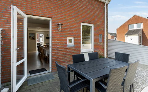 Byriel - 2.3Km from the Sea: Gebouw, Huis, Venster, Huis, Dak, Woongebied, Struik, Verblijf, Land Lot