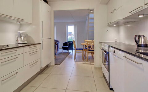Daya - 2.3Km from the Sea: Flooring, Interieur Ontwerp, Verdieping, Hout, Plafond, Countertop, Houten Vloer, Meubilair, Keuken, Kamer