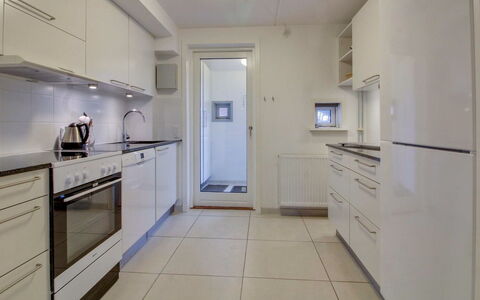 Daya - 2.3Km from the Sea: Toestel Van De Keuken, Keuken, Flooring, Countertop, Interieur Ontwerp, Major Appliance, Verdieping, Plafond, Cabinetry, Kamer