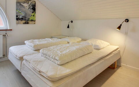 Daya - 2.3Km from the Sea: Bed, Slaapkamer, Bedding, Laken, Verdieping, Interieur Ontwerp, Flooring, Hout, Meubilair, Linens