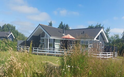 Chrisse - 550M from the Sea: Huis, Dak, Huis, Verblijf, Veranda, Landgoed, Boerderij, Siding, Werf