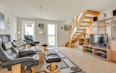 Helvig - 2.3Km from the Sea: Meubilair, Interieur Ontwerp, Flooring, Hout, Verdieping, Plafond, Woonkamer, Kamer, Bankstel, Appartement