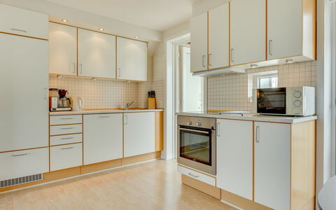 Helvig - 2.3Km from the Sea: Flooring, Hout, Interieur Ontwerp, Verdieping, Keuken, Toestel Van De Keuken, Plafond, Countertop, Major Appliance, Kamer