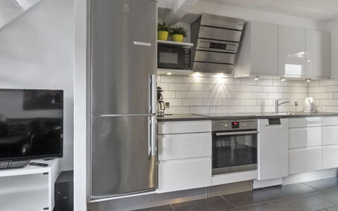 Alvild - 2.3Km from the Sea: Toestel Van De Keuken, Keuken, Major Appliance, Countertop, Cabinetry, Flooring, Huishoudapparatuur, Meubilair, Interieur Ontwerp, Verdieping