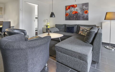 Alvild - 2.3Km from the Sea: Meubilair, Bankstel, Interieur Ontwerp, Flooring, Verdieping, Woonkamer, Kamer, Huis, Tafel, Koffietafel