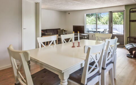 Kabbi - 2.6Km from the Sea: Gebouw, Huis, Venster, Huis, Dak, Woongebied, Struik, Verblijf, Land Lot