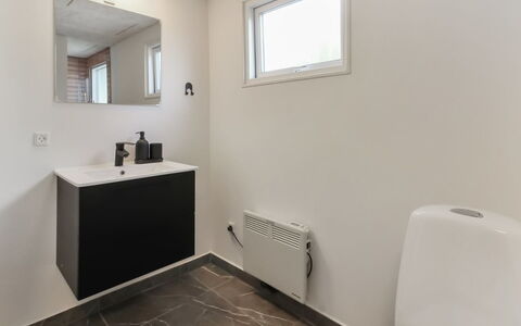 Kabbi - 2.6Km from the Sea: Muur, Loodgieterswerkinrichting, Flooring, Verdieping, Badkamer, Interieur Ontwerp, Plafond, Badkamerkast, Kraan, Loodgieter