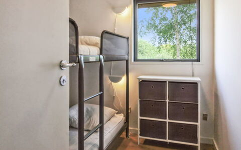 Kabbi - 2.6Km from the Sea: Bed, Slaapkamer, Interieur Ontwerp, Laken, Bedding, Meubilair, Bed Frame, Plafond, Kamer, Verdieping