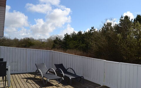 Kabbi - 2.6Km from the Sea: Gebouw, Huis, Venster, Huis, Dak, Woongebied, Struik, Verblijf, Land Lot