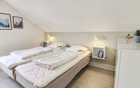 Iffuer - 2.3Km from the Sea: Slaapkamer, Bed, Interieur Ontwerp, Laken, Verdieping, Textiel, Bedding, Flooring, Linens, Plafond