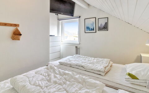 Iffuer - 2.3Km from the Sea: Hout, Slaapkamer, Plafond, Bed, Interieur Ontwerp, Huis, Bedding, Laken, Verdieping, Linens
