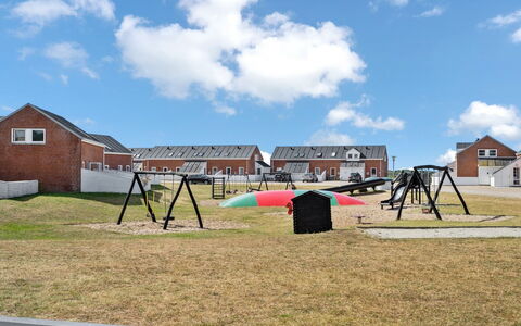 Iffuer - 2.3Km from the Sea: Meubilair, Interieur Ontwerp, Stoel, Flooring, Tafel, Toevlucht, Verdieping, Plafond, Kamer, Eco Hotel