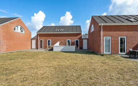 Iffuer - 2.3Km from the Sea: Meubilair, Interieur Ontwerp, Stoel, Flooring, Tafel, Toevlucht, Verdieping, Plafond, Kamer, Eco Hotel