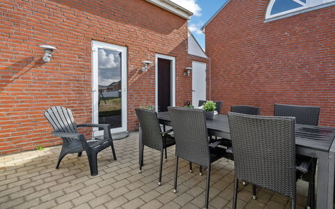 Iffuer - 2.3Km from the Sea: Meubilair, Interieur Ontwerp, Stoel, Flooring, Tafel, Toevlucht, Verdieping, Plafond, Kamer, Eco Hotel