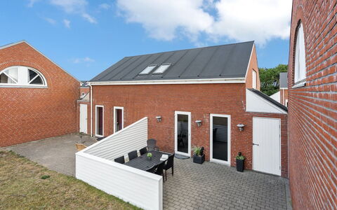 Iffuer - 2.3Km from the Sea: Meubilair, Interieur Ontwerp, Stoel, Flooring, Tafel, Toevlucht, Verdieping, Plafond, Kamer, Eco Hotel
