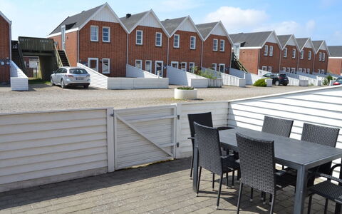 Mahena - 2.3Km from the Sea: Woongebied, Huis, Huis, Dak, Verblijf, Siding, Voorstad, Pool, Oprit, Schuifraam