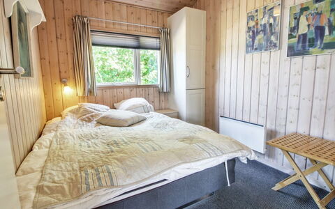 Fides - 600M from the Sea: Bed, Slaapkamer, Hout, Interieur Ontwerp, Laken, Flooring, Verdieping, Bedding, Meubilair, Kamer