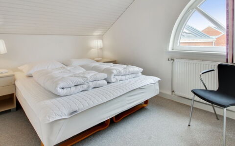 Herward - 2.3Km from the Sea: Woongebied, Dak, Voorstad, Oprit, Landgoed, Schoorsteen