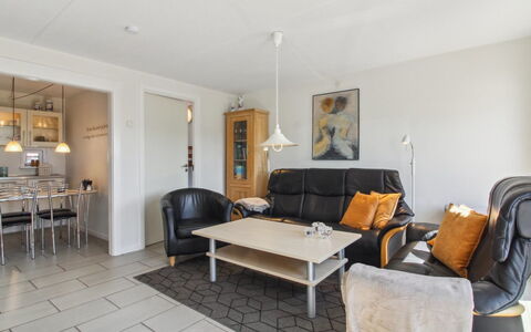 Faidra - 2.5Km from the Sea: Meubilair, Flooring, Interieur Ontwerp, Verdieping, Bankstel, Plafond, Woonkamer, Kamer, Verlichting, Stoel