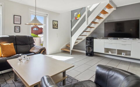 Faidra - 2.5Km from the Sea: Interieur Ontwerp, Flooring, Meubilair, Verdieping, Hout, Plafond, Kamer, Woonkamer, Bankstel, Appartement