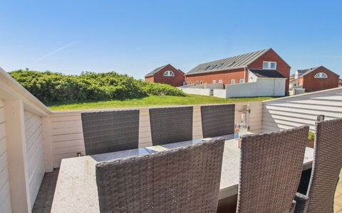 Faidra - 2.5Km from the Sea: Huis, Buitenmeubels, Balkon, Dek, Schaduw, Werf, Daylighting, Beits, Hardwood, Veranda
