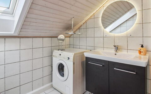 Faidra - 2.5Km from the Sea: Flooring, Loodgieterswerkinrichting, Interieur Ontwerp, Verdieping, Plafond, Wastafel, Kraan, Loodgieter, Badkamer, Badkamerkast