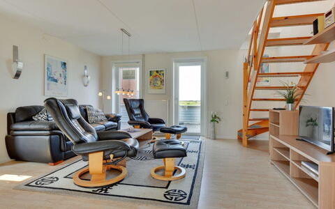 Jovanka - 2.3Km from the Sea: Meubilair, Flooring, Interieur Ontwerp, Hout, Verdieping, Woonkamer, Appartement, Verlichting, Plafond, Huis