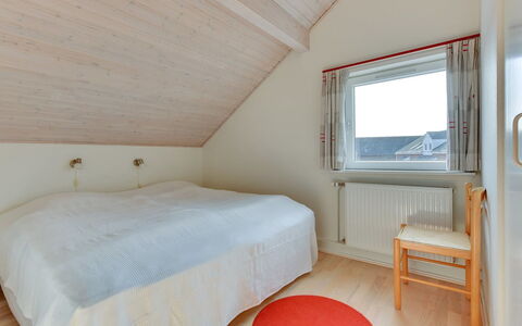 Jovanka - 2.3Km from the Sea: Hout, Flooring, Verdieping, Plafond, Interieur Ontwerp, Slaapkamer, Bed, Houten Vloer, Huis, Laken