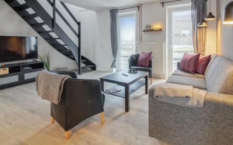 Gaida - 2.3Km from the Sea: Plafond, Flooring, Interieur Ontwerp, Verdieping, Samengesteld Materiaal, Meubilair, Toevlucht, Hotel, Ontwerp, Daylighting