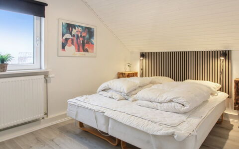 Gaida - 2.3Km from the Sea: Plafond, Flooring, Interieur Ontwerp, Verdieping, Samengesteld Materiaal, Meubilair, Toevlucht, Hotel, Ontwerp, Daylighting