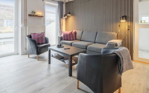 Gaida - 2.3Km from the Sea: Plafond, Flooring, Interieur Ontwerp, Verdieping, Samengesteld Materiaal, Meubilair, Toevlucht, Hotel, Ontwerp, Daylighting