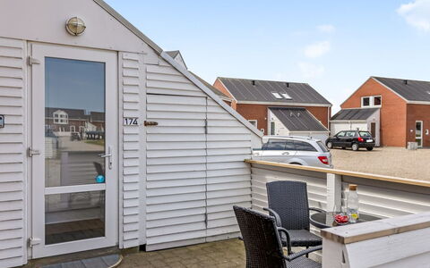 Anelia - 2.3Km from the Sea: Dak, Huis, Siding, Verblijf, Helling, Daylighting, Dek, Balkon