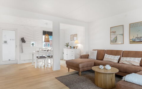 Anelia - 2.3Km from the Sea: Meubilair, Interieur Ontwerp, Flooring, Verdieping, Bankstel, Houten Vloer, Hout, Woonkamer, Plafond, Kamer