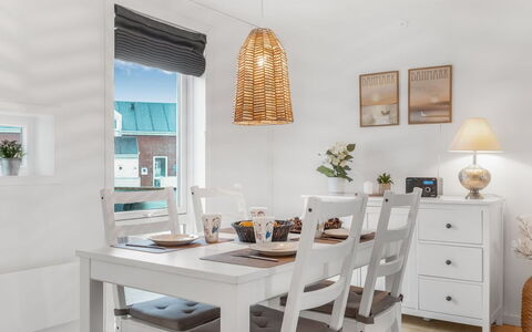 Anelia - 2.3Km from the Sea: Meubilair, Interieur Ontwerp, Flooring, Stoel, Hout, Tafel, Verdieping, Lichte Inrichting, Eetkamer, Keuken En Eettafel