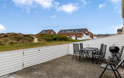 Sighwald - 2.3Km from the Sea: Verblijf, Huis, Huis, Dak, Veranda, Landgoed, Siding, Garden Gebouwen, Boerderij, Werf