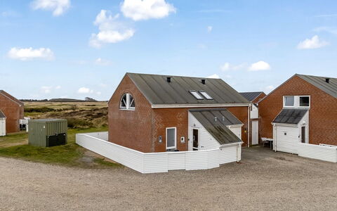 Sighwald - 2.3Km from the Sea: Verblijf, Huis, Huis, Dak, Veranda, Landgoed, Siding, Garden Gebouwen, Boerderij, Werf