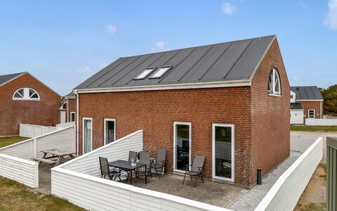 Sighwald - 2.3Km from the Sea: Verblijf, Huis, Huis, Dak, Veranda, Landgoed, Siding, Garden Gebouwen, Boerderij, Werf