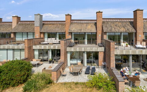 Ønd - 2.5Km from the Sea: Struik, Stedelijk Ontwerp, Groundcover, Steen, Appartement, Landgoed, Metselwerk, Balkon, Landscaping